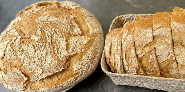 Descubre el pan de Costa da Morte cerca del alojamiento en Finisterre.